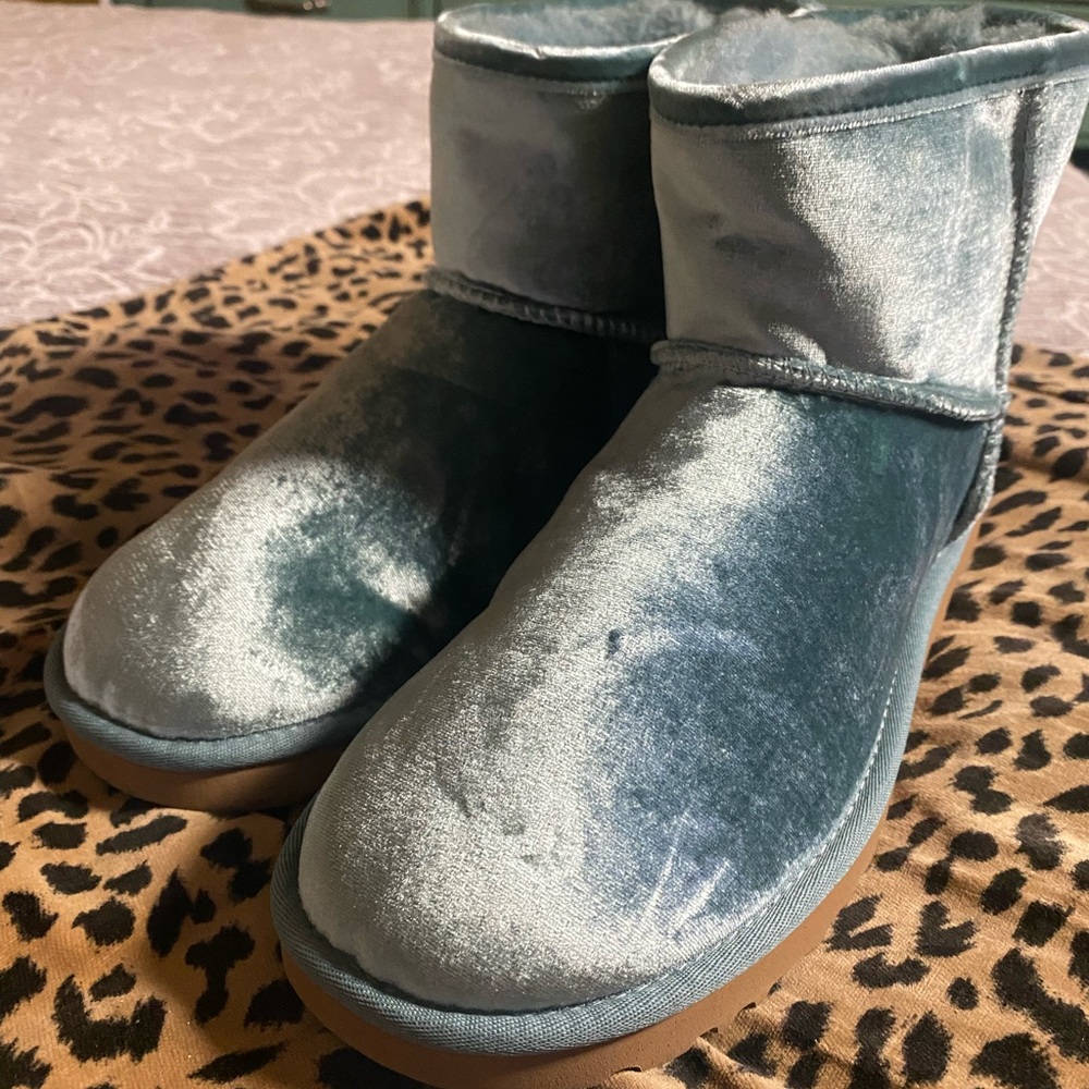 Ugg boots Shiny Blue Velvet Boots women’s 10 New